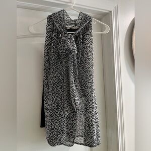 Old navy tank with bow collar